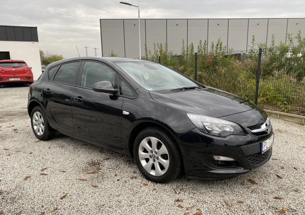 Opel Astra cena 37999 przebieg: 173000, rok produkcji 2015 z Rumia małe 667